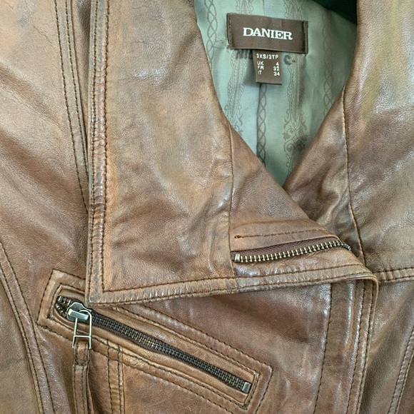 Danier Genuine Leather Jacket - Picture 9 of 10